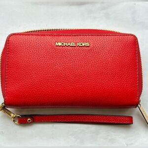 MICHAEL KORS_ Large Logo and Leather Wristlet